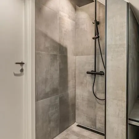 Modern New Townhouse City Centre Apartment