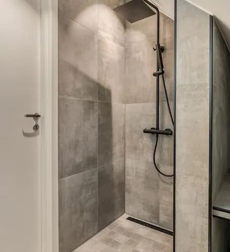 Modern New Townhouse City Centre Apartment